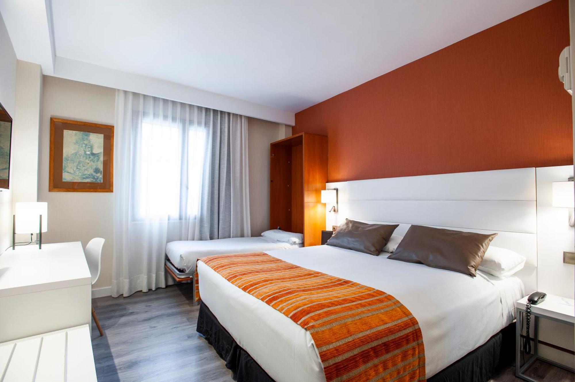 Catalonia Conde De Floridablanca Hotel Мурсия Стая снимка